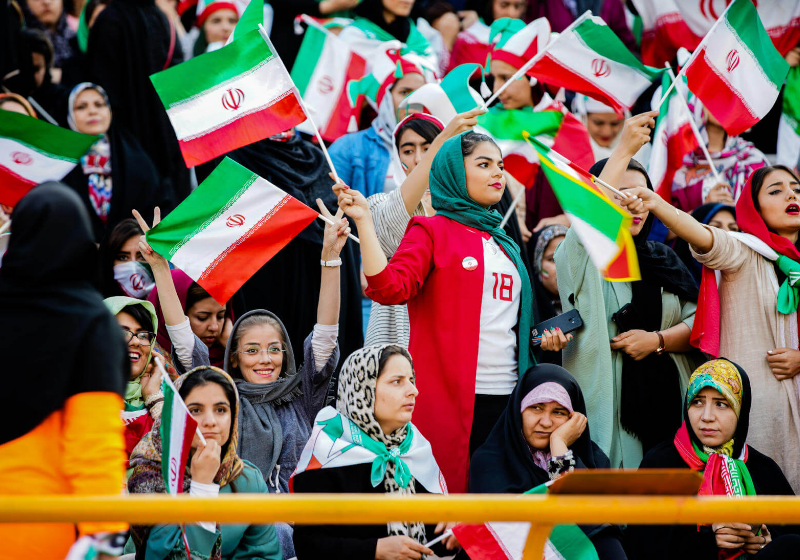 Mulheres iranianas assistem a jogo da 1ª divisão pela 1ª vez em mais de 40  anos