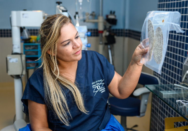 A pele de tilápia já se mostrou um sucesso em 400 cirurgias com cães e gatos. - Foto: Reprodução/Viktor Braga /UFC Informa