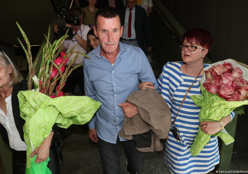 O ex-zelador que foi preso injustamente deixa a cadeia e diz que a indenização não vai pagar os anos de prisão e humilhação pública - Foto: Karl-Josef Hildenbrand