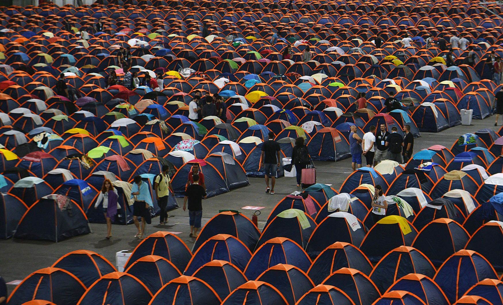 Tradição da feira, os campuseiros costumam acampar durante os dias de evento. Foto: Reprodução/Rovena Rosa (Agência Brasil).