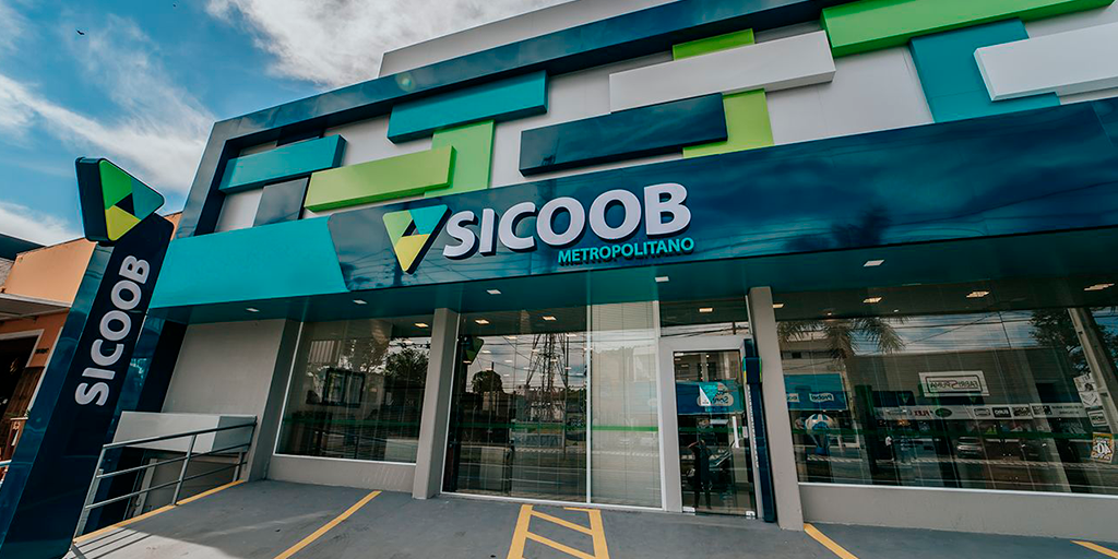 O banco de cooperativas oferece uma série de benefícios como, vale-academia, vale-alimentação e refeição, bolsas de estudo e muito mais. Foto: Reprodução/Terra Magna.