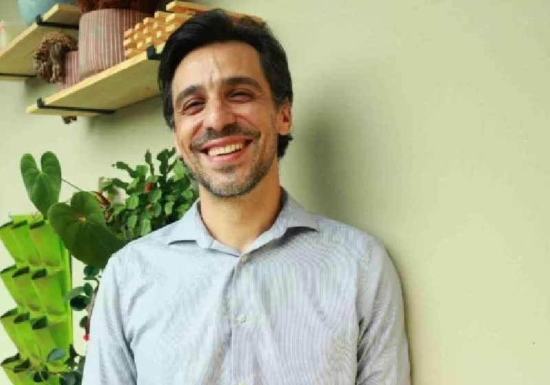 Com pós-graduação em Paris, o psiquiatra paulista Alexandre Valverde se descobriu autista aos 42 anos e ajuda pessoas a terem qualidade de vida. - Foto: arquivo pessoal