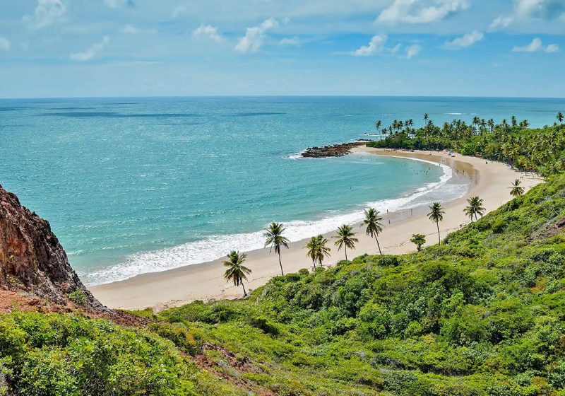 Entre os 15 destinos mais baratos do Brasil, está João Pessoa. As praias da cidade encantam! Foto: Reprodução/Hoteis.com