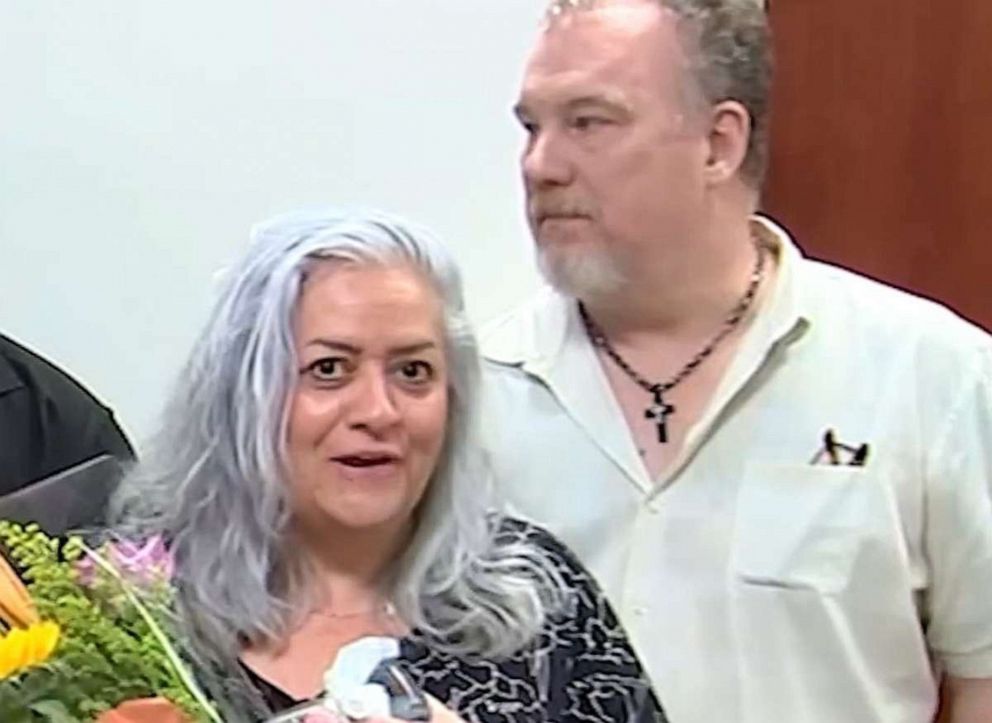 Vicky Laffin foi adotada por Angela e Dennis Laffin há quase duas décadas. - Foto: reprodução / WABC