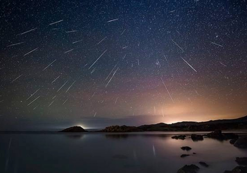 A chuva de estrelas cadentes Perseidas acontece todos os anos, mas o pico dela só ocorre a cada 133 anos. - Foto: Shutterstock