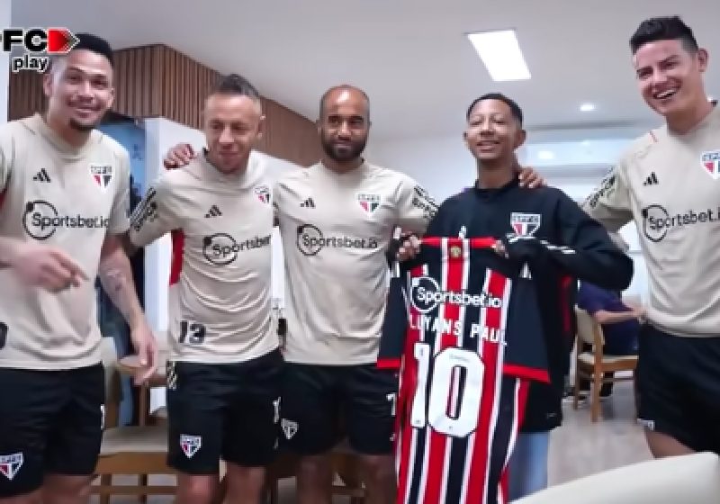 Williyans Paulo, de 12 anos, o garoto que sofreu racismo no jogo do São Paulo conheceu todo o time do coração - Foto: reprodução / SPFCTV