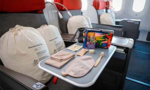 A Latam quer reduzir o uso de plástico em voos até 2027 - Foto: Freepik