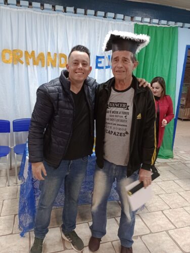 Cláudio contou com a presença do filho na formatura - Foto: arquivo pessoal