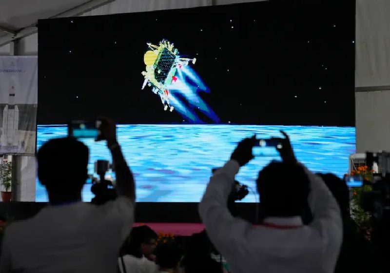 O robô explorador da missão espacial da Índia descobriu oxigênio e enxofre no solo da Lua - Foto: reprodução / ISRO