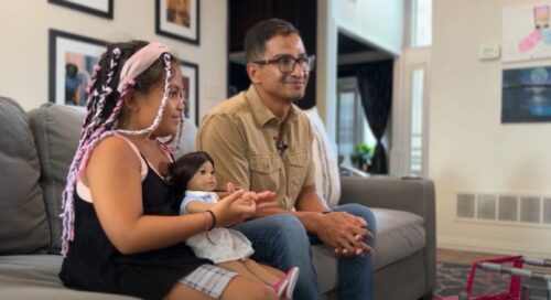 Valentina e o pai dela. - Foto: reprodução WFAA