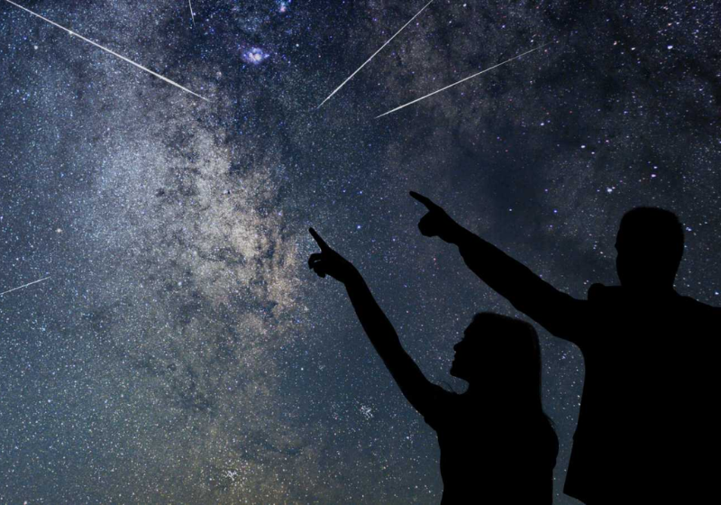 A Perseidas é considerada a maior chuva de estrelas cadentes. Veja como observar. - Foto: Shutterstock