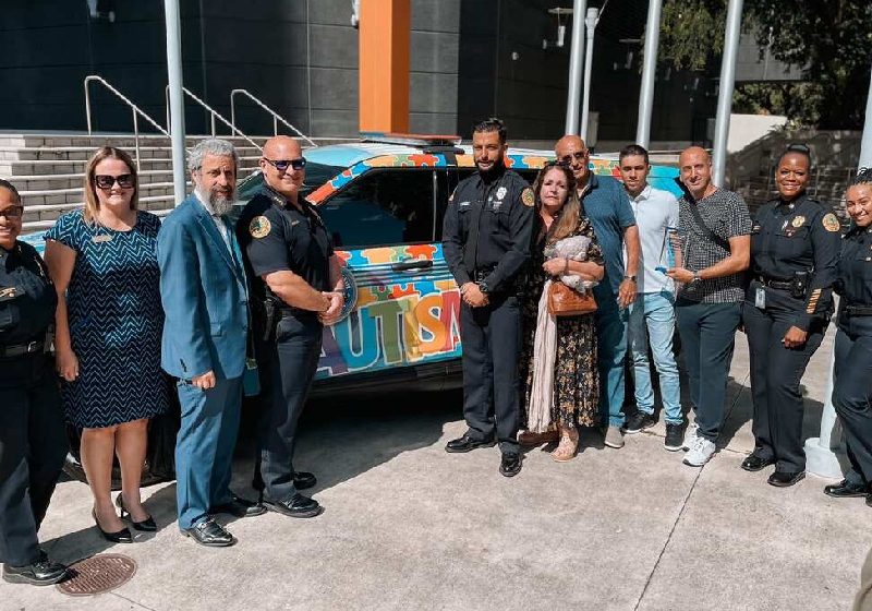 O que ajudou o policial a salvar o menino autista do afogamento foi o fato de ser pai garoto com TEA e saber lidar com crianças com essa condição - Foto: Miami Police Department / Facebook