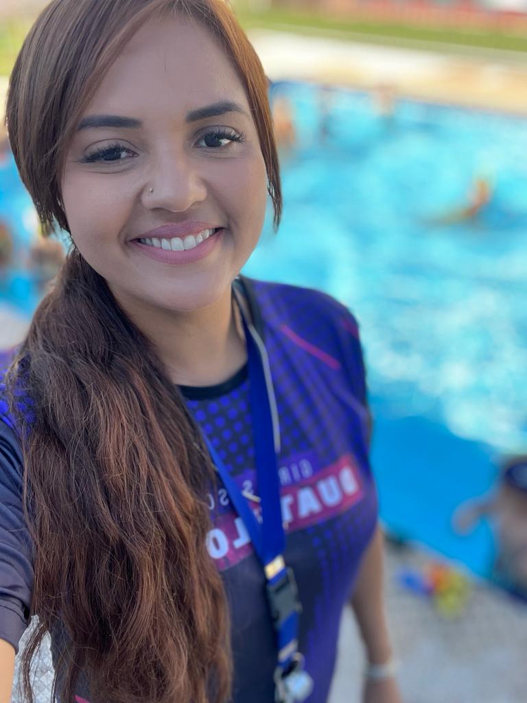 Depois do tratamento com CDB as dores da fibromialgia diminuíram e Suellen voltou a malhar e trabalhar - Foto: arquivo pessoal