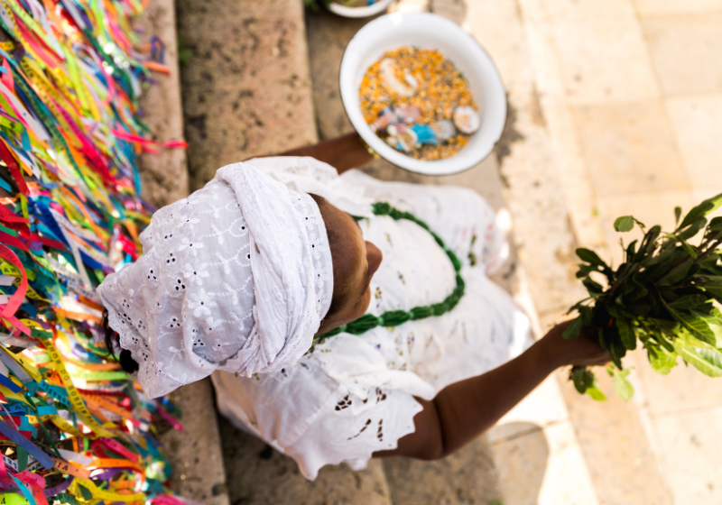 Terreiros de Candomblé e Umbanda não substituem os tratamentos convencionais, mas foram reconhecidos como espaços que promovem a cura pelo CNS. - Foto: Canva