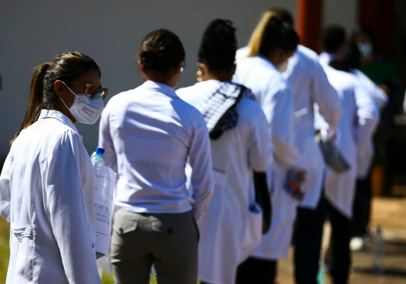 A iniciativa de Portugal de contratar médicos brasileiros é para preencher vagas ociosas que apareceram depois da aposentadoria de profissionais. Foto: Reprodução/Marcelo Camargo (Agência Brasil).