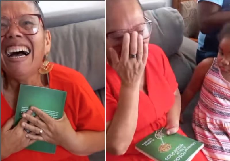 Que lindo realizar o sonho da mãe em vida! Dona Porfíria ficou emocionada ao ver publicado o livro que ela escreveu há 20 anos. - Fotos: reprodução / Instagram @arissontavaresescritor