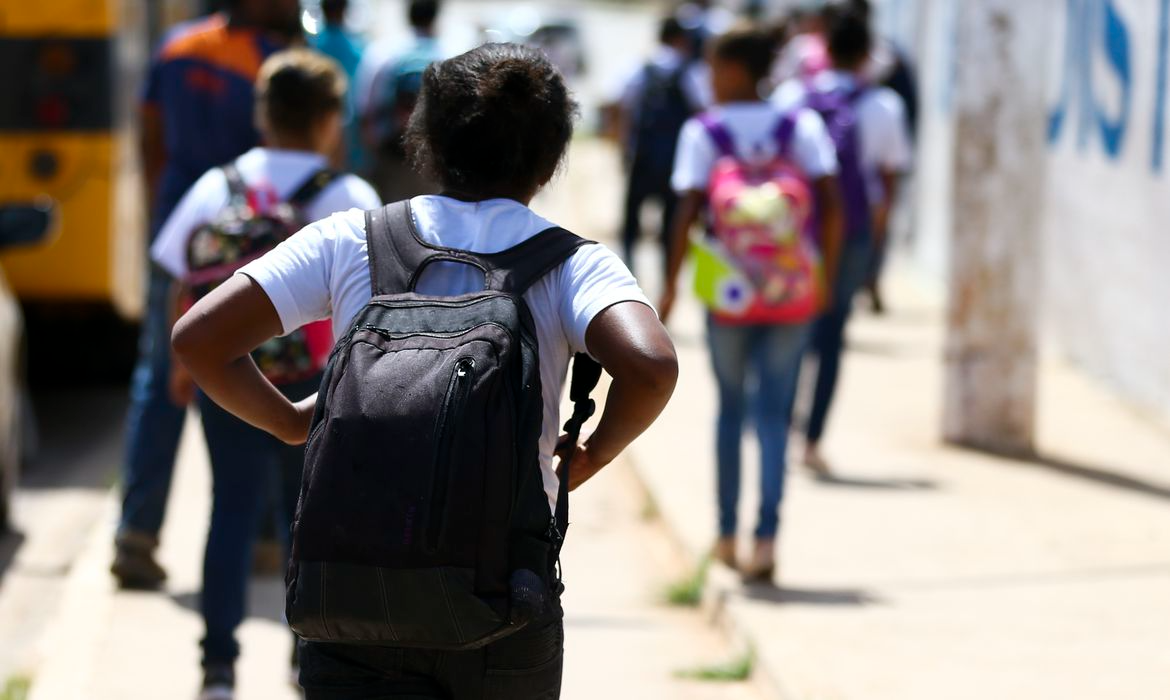 Além das bolsas, os estudantes vão ganhar uma poupança que será retirada ao concluir os estudos. Foto: Reprodução/Marcelo Camargo (Agência Brasil).