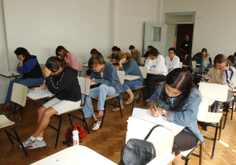 Com as bolsas, o governo quer garantir que estudantes do ensino médio concluam os estudos. Foto: Reprodução/Arquivo (Agência Brasil).