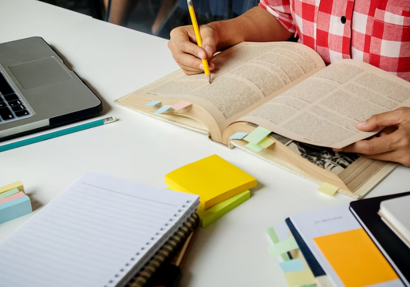 As inscrições para as bolsas de estudo no Reino Unido abrem no próximo dia 12, fique atento! Foto: Reprodução/Freepik.