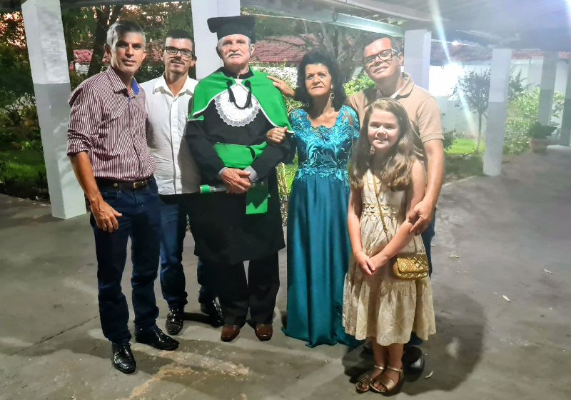 Na colação, os três filhos, a esposa e a neta estiveram presentes. Foto: Reprodução/Uneal.