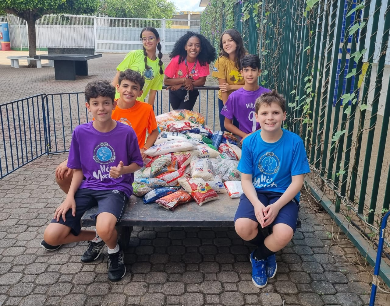 Ao todo, 2 toneladas de alimentos foram arrecadados durante as provas. Foto: Reprodução/Colégio Marista.