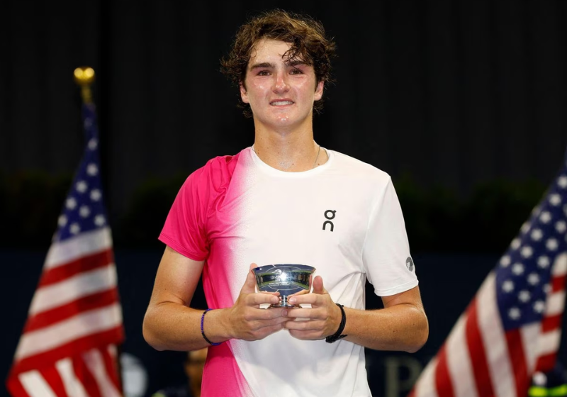 João Fonseca é o 3º brasileiro a ganhar a chave de simples de um Grand Slam juvenil - Foto: reprodução redes sociais