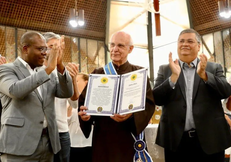 MJSP concede título de Grã-Cruz da Ordem do Mérito ao Padre Júlio Lancellotti. - Foto: Divulgação/ Ministério da Justiça e Segurança Pública (MJSP)