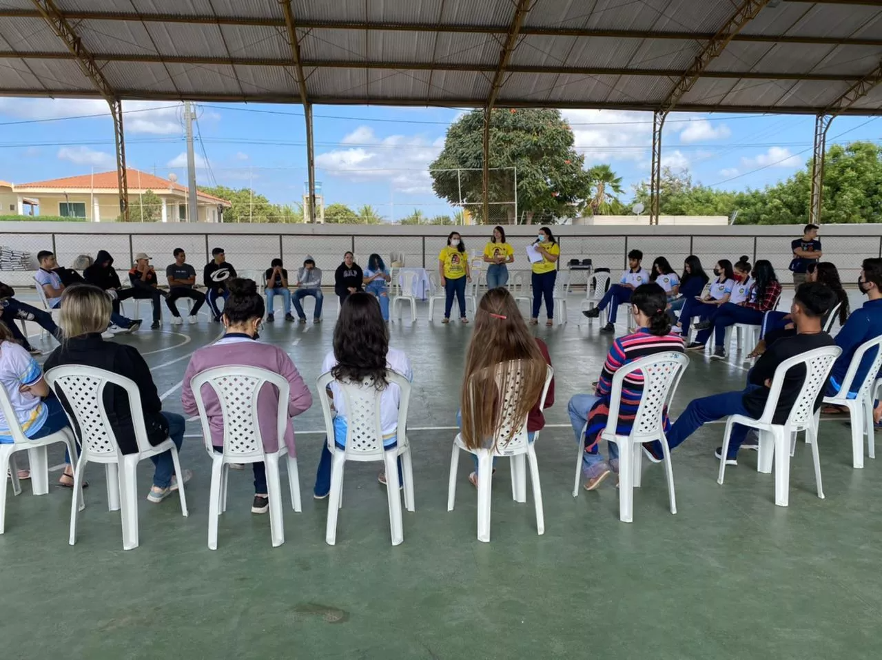 Na escola do Ceará, muita roda de conversa sobre cuidados com a saúde mental e bem-estar da comunidade escolar. Foto: Divulgação.