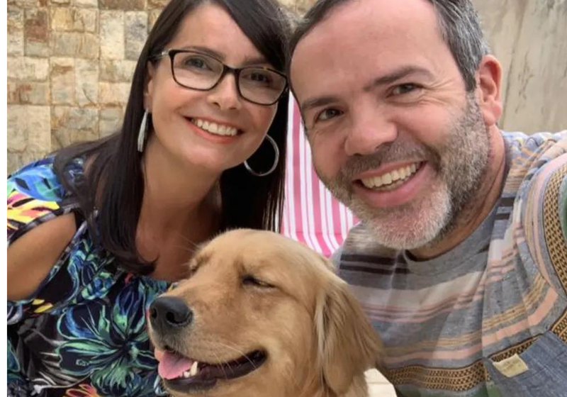 Os tutores, Juliana Curzi e Sérgio Cândido, perceberam o potencial em Maria Flor e acreditam que ela poderia ser uma cadela terapeuta. Foto: Reprodução/Arquivo pessoal.