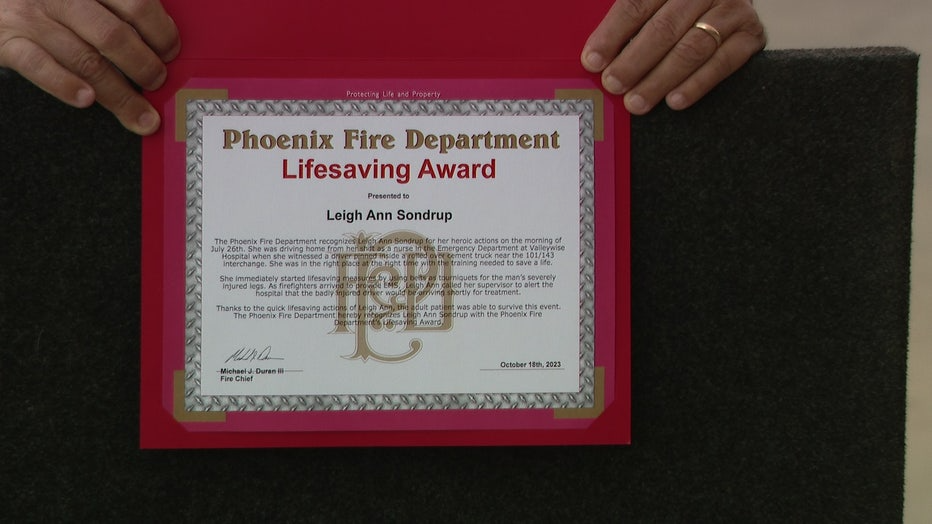 Leight ganhou uma homenagem dos bombeiros da região depois do ato heróico. Foto: Reprodução/Fox 10 Phoenix.