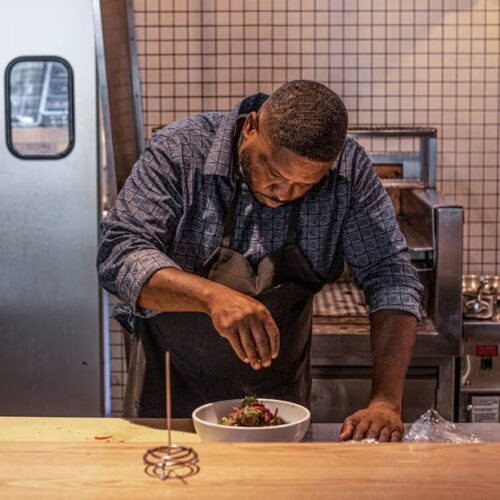 Keith Corbin desenvolveu um estilo culinário que chama de ‘California Soul’ depois de passar 10 anos na prisão. Foto: Chef Keith Corbin