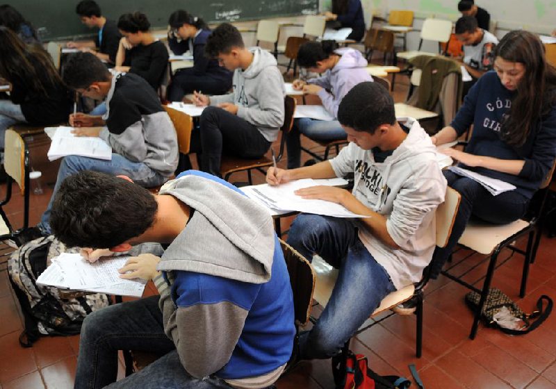 Uma cartilha, de 52 páginas, preparada pelo Ministério da Educação, ajuda os candidatos para evitar eliminação no Enem. - Foto: Gabriel Jabour / Agência Brasília