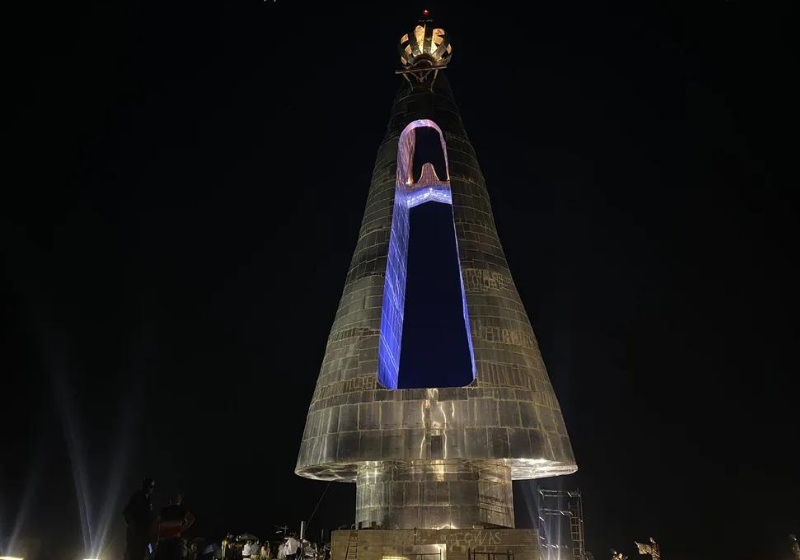 A estátua de Nossa Senhora tem 50 metros, pesa 60 toneladas e custou mais de R$ 10 milhões. Foto: Reprodução/Laurene Santos (TV Vanguarda).