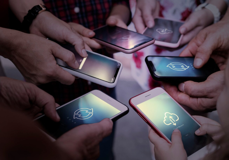 Os celulares vão ganhar funconalidades novas com a IA para facilitar ainda mais a vida dos usuários. - Foto: Reprodução/Freepik.