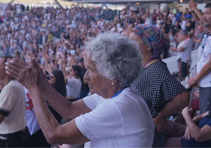 Luiza Maria de Vasconcelos, torcendo pelo Corinthians. — Foto: Reprodução/Profissão Repórter