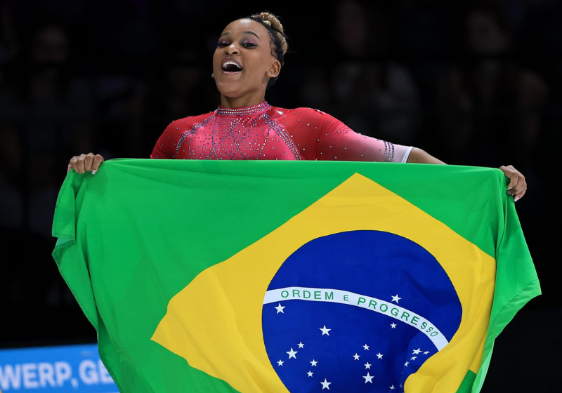 Rebeca Andrade comemorou bastante o segundo título no Mundial. Foto: Reprodução/Confederação Brasileira de Ginástica.