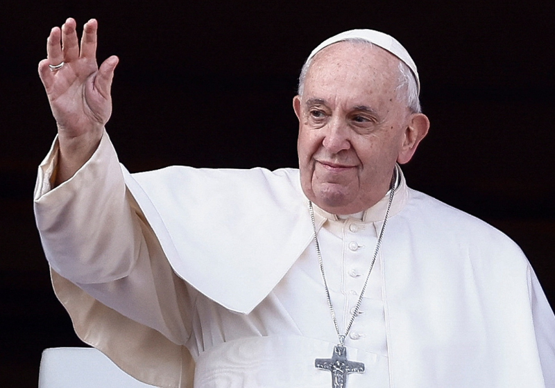 Segundo o Papa Francisco, as bênçãos a casais homoafetivos representam uma forma deles se aproximarem de Deus. - Foto: Reprodução/Yara Nardi/Reuters.