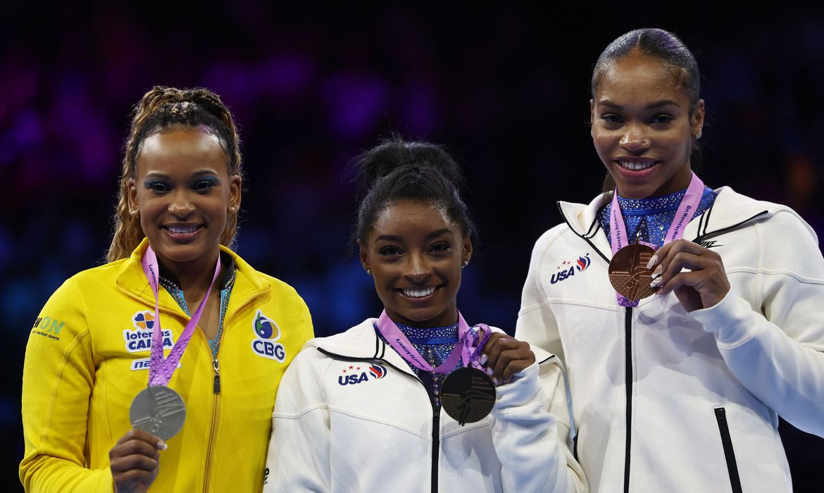 A brasileira ficou atrás apenas da norte-americana Simone Biles. Foto: Reprodução/Yves Herman (Reuters).
