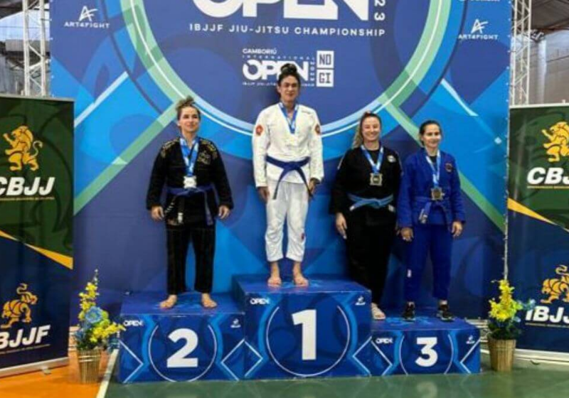 A brasileira foi ouro no mundial de Jiu-jitsu no último final de semana e quer mais medalhas em 2024. - Foto: arquivo pessoal