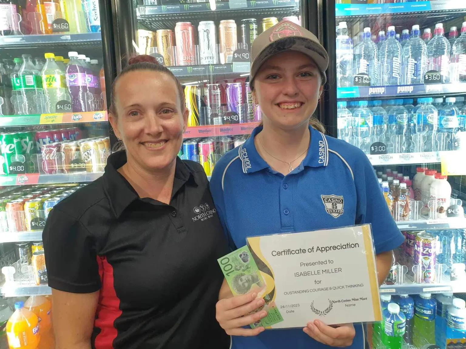 As imagens de segurança capturaram o momento em que o ônibus sai desgovernado em direção ao posto de gasolina e a adolescente pula no veículo para frear. Ela recebeu uma homenagem- Foto: reprodução/Norte Casino Mini Mart