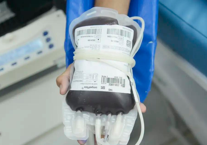 O app pode ser uma ponte entre os hemocentros e os possíveis doadores, contribuindo para o aumento dos estoques sanguíneos e, consequentemente, no salvamento de vidas. - Foto: Tomaz Silva/Agência Brasil