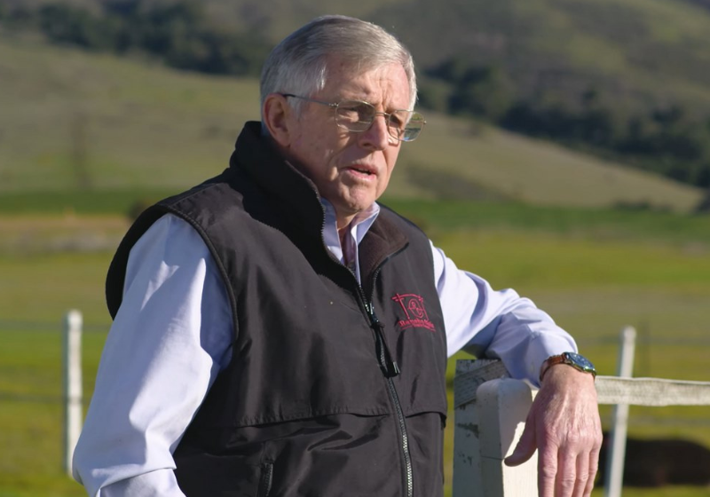 O juiz Phillips, cansado de mandar prender jovens, criou um projeto para acolher adolescentes e 84% não voltam à vida do crime. - Foto: reprodução/Yotutube Rancho Cielo Youth Campus