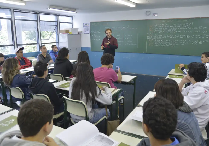 Para participar do programa de poupança, os alunos do ensino médio deverão comprovar frequência escolar e aprovação no fim do ano letivo. - Foto: reprodução/Wilson Dias/Agência Brasil