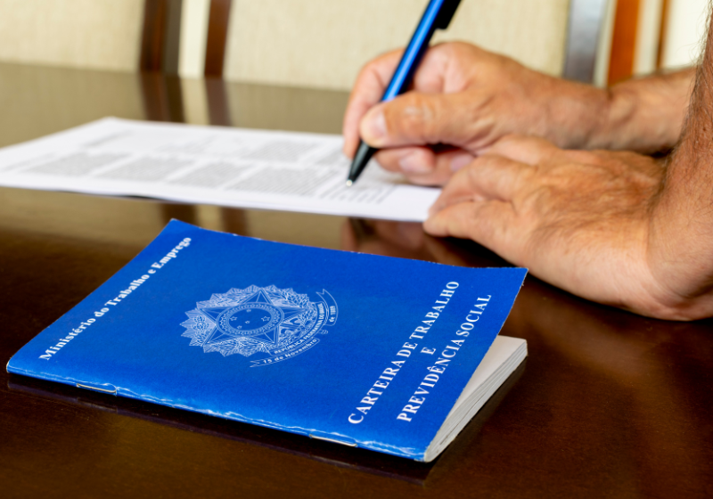 Taxa de desemprego é a menor desde 2015, quando ficou em 7,5%, diz IBGE. - Foto: Leonidas Santana