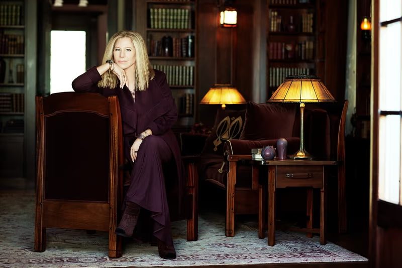 Barbra Streisand, hoje com 81 anos, é uma diva da música e do cinema. - Foto: Russell James