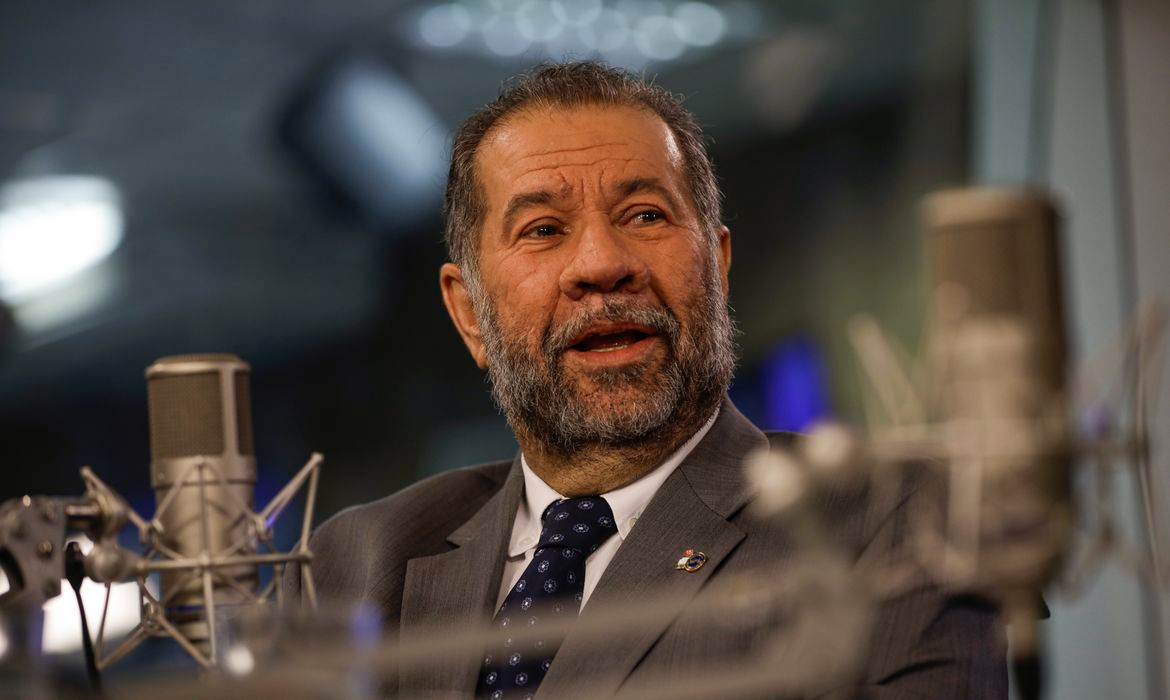 A medida foi anunciada pelo ministro Carlos Lupis, que assumiu que a meta é ousada. Foto: Reprodução/Joédson Alves (Agência Brasil).