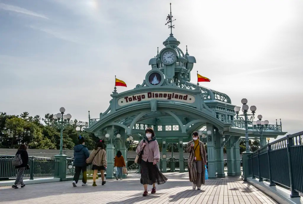O chefe dos sonhos levou os funcionários para o Walt Disney World Tokyo, Tokyo Disneyland e DisneySea. Ele já tinha feito algo parecido para os colaboradores dos EUA Europa em dezembro de 2022. Foto: Getty Images
