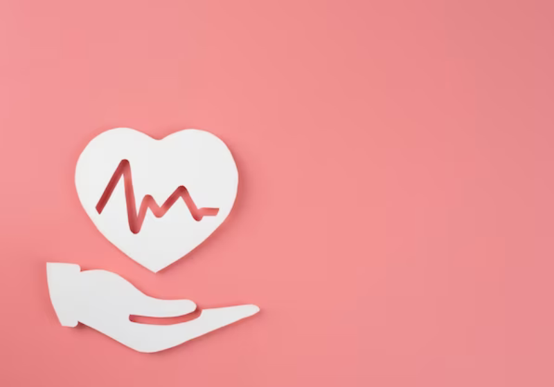 O novo marca-passo faz uso de batimentos cardíacos do paciente para alimentar a própria bateria do dispositivo. Foto: Reprodução/Freepik.