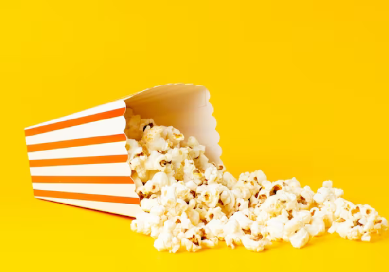 Mas cuidado, não é qualquer uma, ok? Evite muito sal, manteiga e pipocas de microondas. Foto: Reprodução/Freepik.