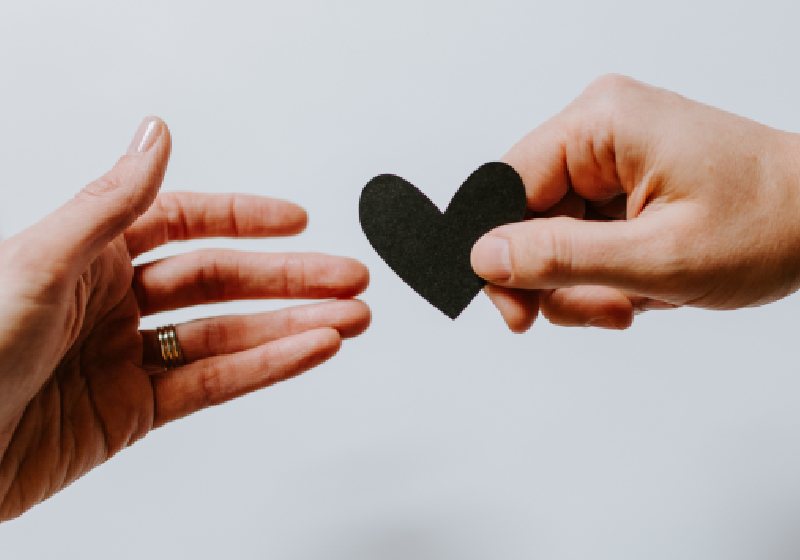 13 de novembro é o Dia Mundial da Gentileza. Veja dicas simples para espalhar o bem. - Foto: Kelly Sikkema / Unsplash